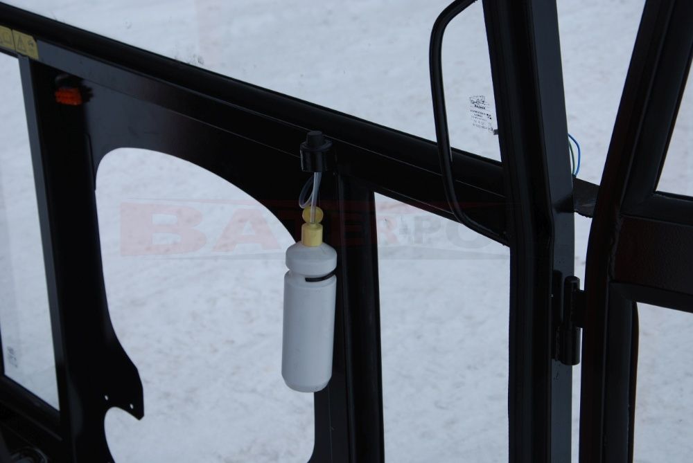 Kabina URSUS C-360 NAGLAK z metalowymi kanciastymi błotnikami C360