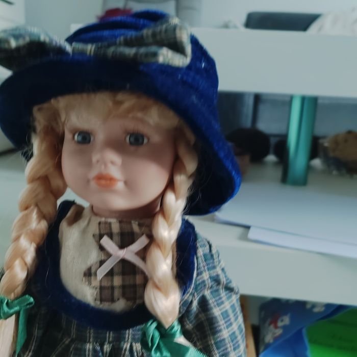 S lalkę z porcelany 43 cm, stan idealny