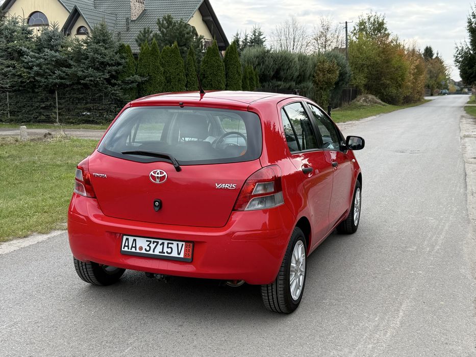 Toyota yaris 1.0 benzyna lift 2010 rok hak 5 drzwi klima