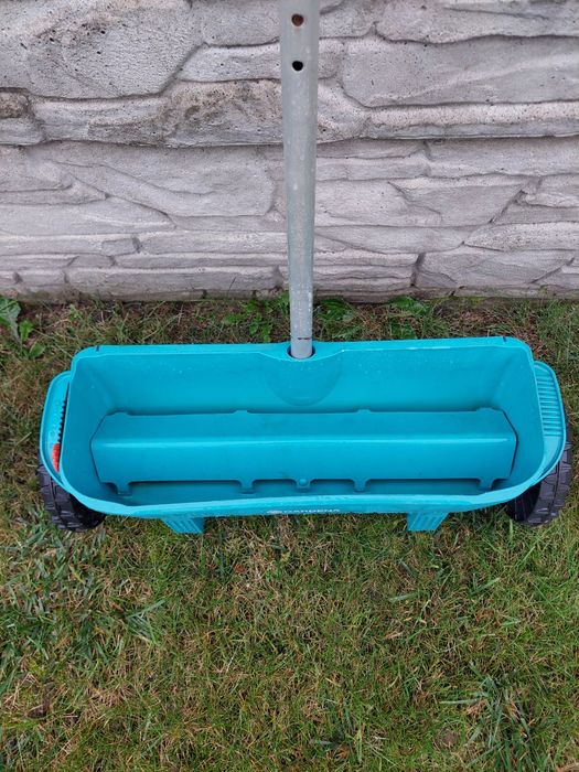 Siewnik ogrodowy firmy Gardena siewnik do trawy nawozu