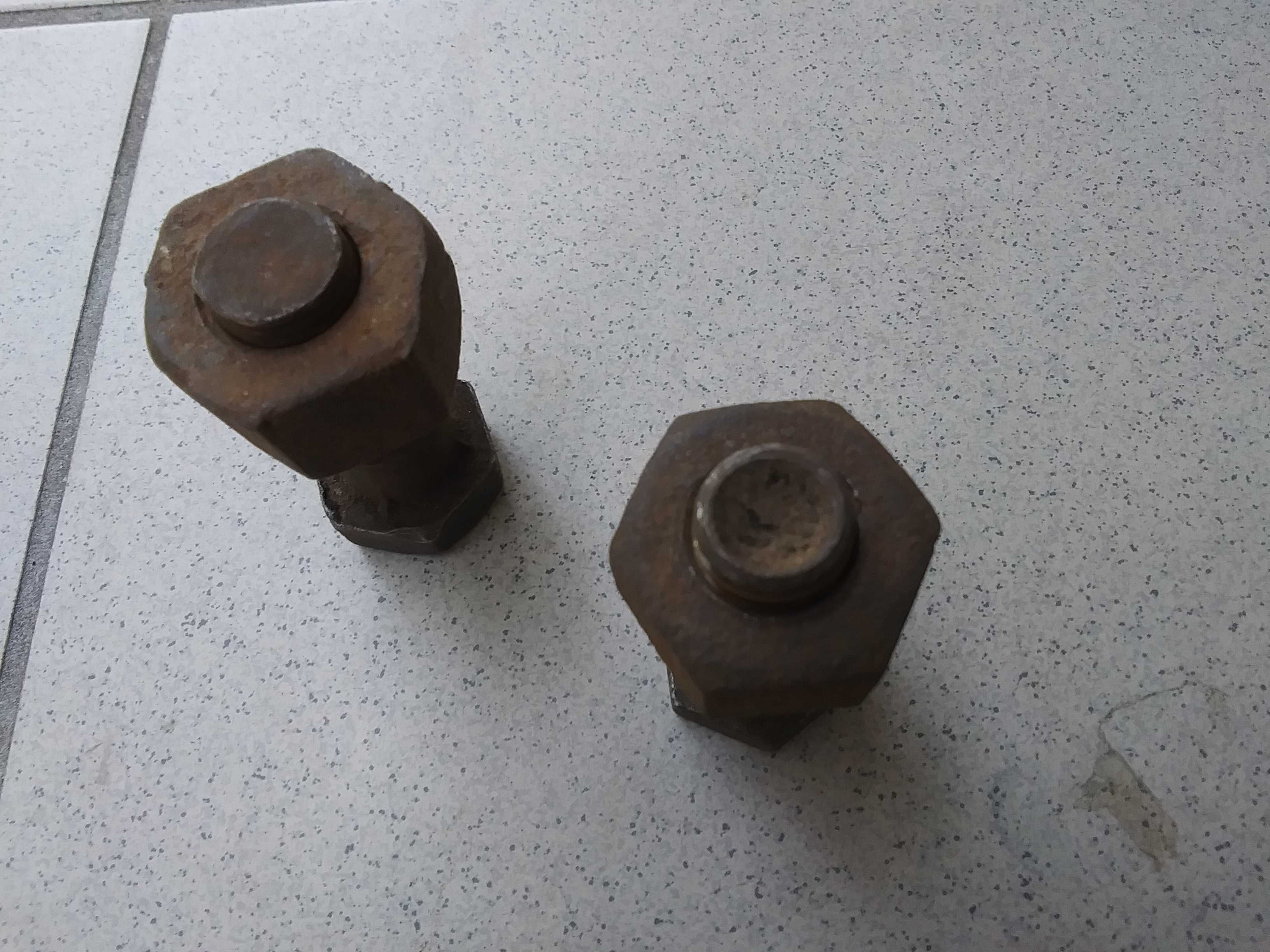 Stare śruby zabytkowe przedmioty fi 17 mm 6 cm z PRL śruba vintage