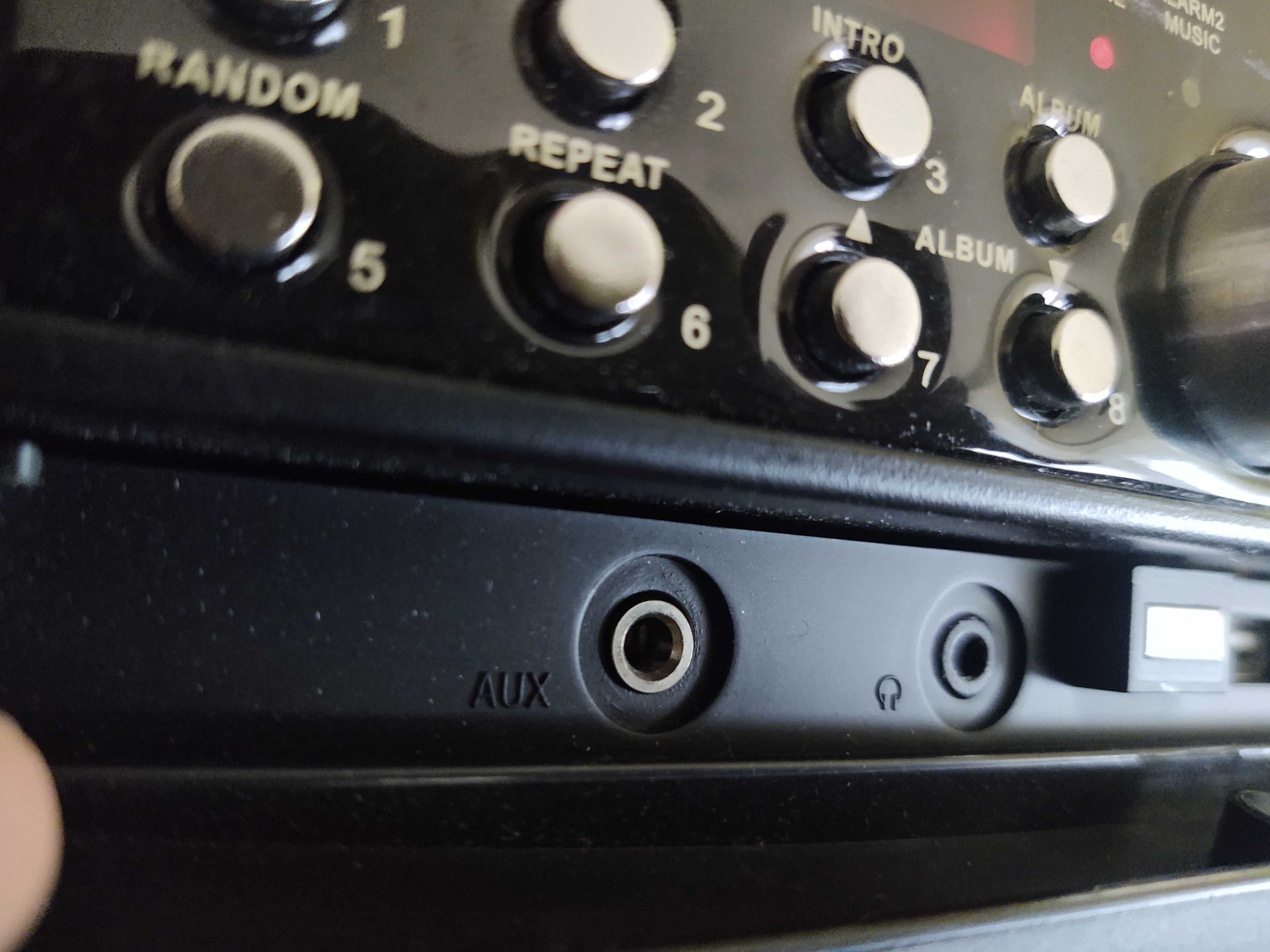 Amplituner z USB, CD, radiem i inne