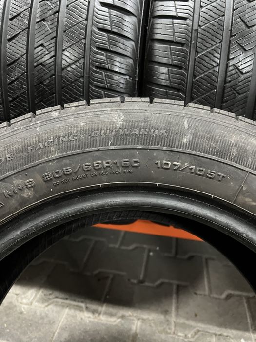 Шини,Резина,Пара,Зима 205/65/16c 107/105T Good Year Cargo Vector