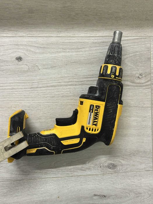 OKAZJA! DeWalt DCF620 – zakrętarka do gips-kartonu, uszkodzona
