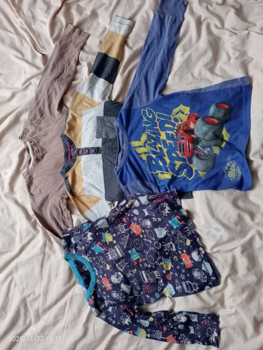 Різний одяг для хлопчика