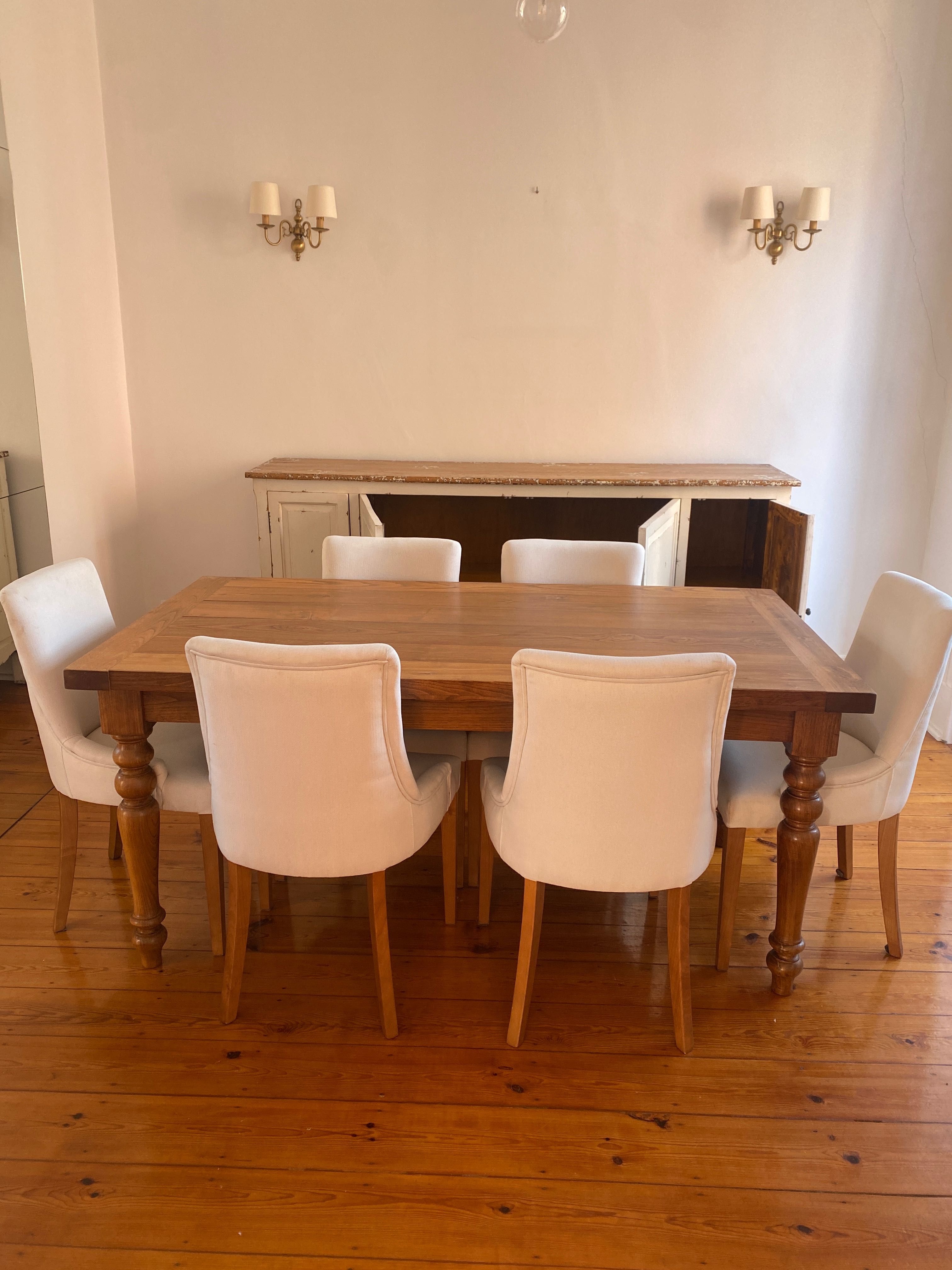Conjunto mesa e 6 cadeirões