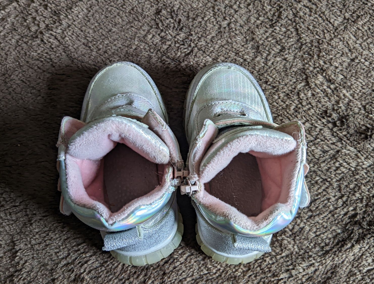 Ботинки на девочку, 23 размер, стелька 14,2 см бледно-розовые