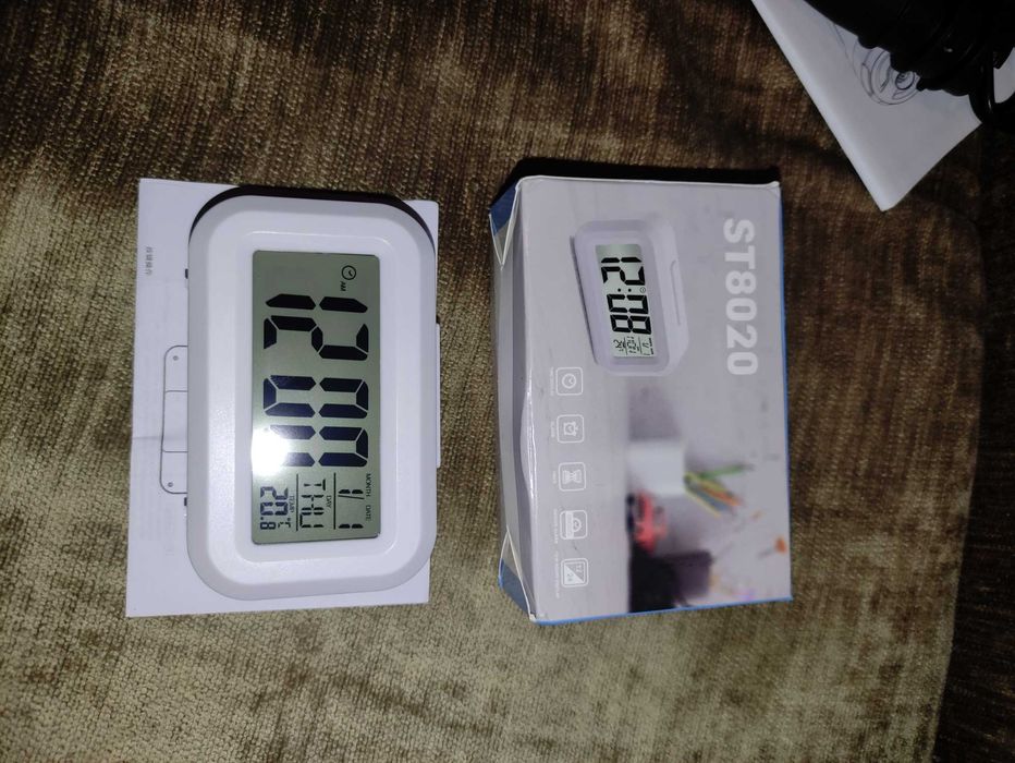 Настольные часы LED подсветка термометр будильник.Новые. 2 модели.