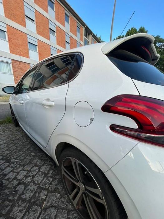 Peugeot 208  1.2 PureTech GTLine