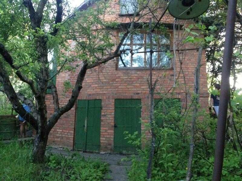 Міцний дачний будинок, Високий