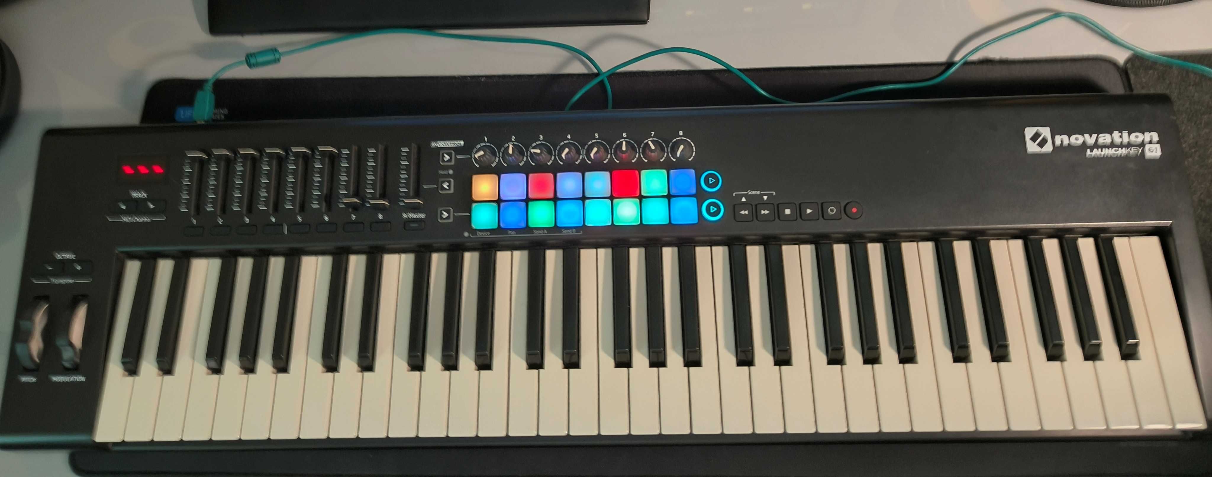 Novation LaunchKey 61 MK2 - Teclado Controlador MIDI