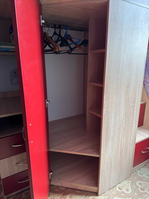 Дитяче двоповерхове ліжко з шафою і робочим місцем