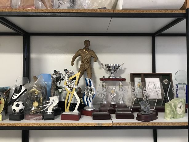 Trofeus, taças, medalhas e vidros - Fim de Stock