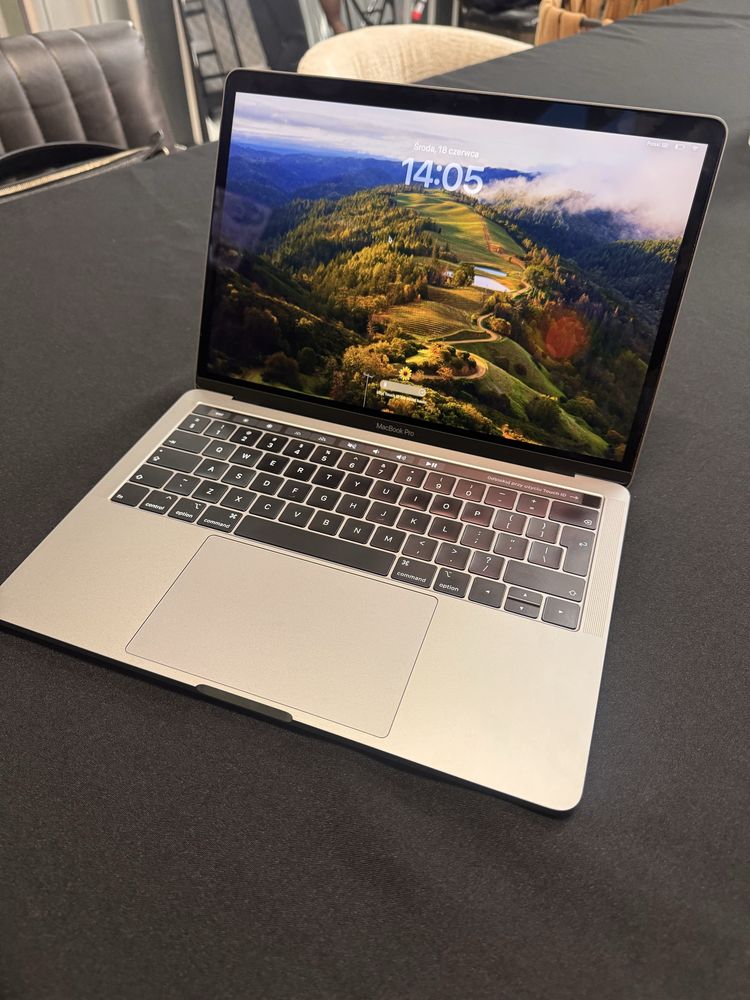 Macbook Pro 13” stan idealny 250 GB Touch bar