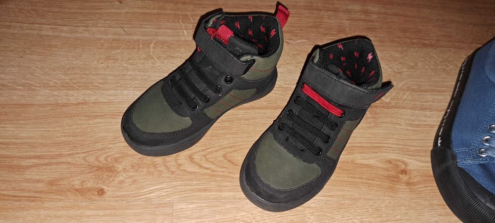 Buty sneakersy reserved r.25 jesień/wiosna