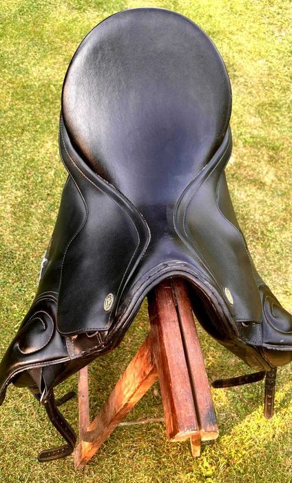 Siodło ujeżdżeniowe czarne