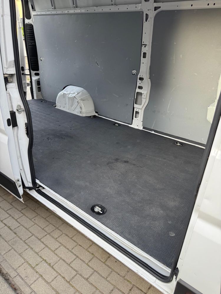 Wynajem busa Citroen Jumper L4H3 2022
