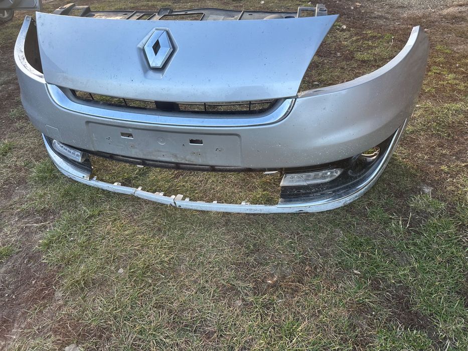 Передній бампер на Renault Grand Scenic 3
