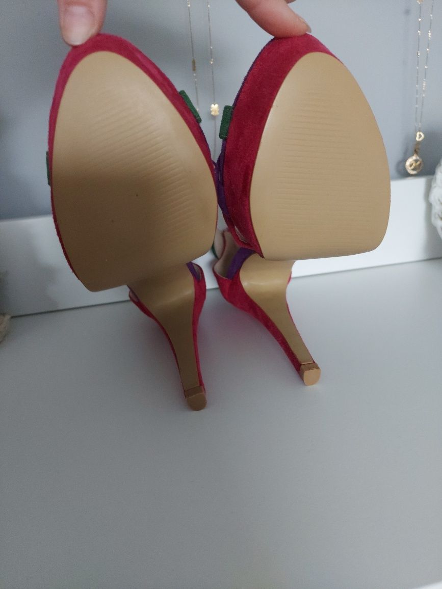 Nowe sandałki na obcasie i koturnie r. 38