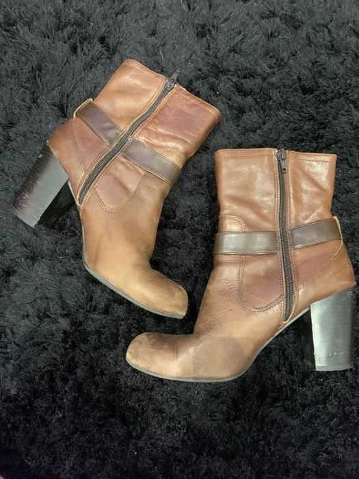 Botas couro castanho