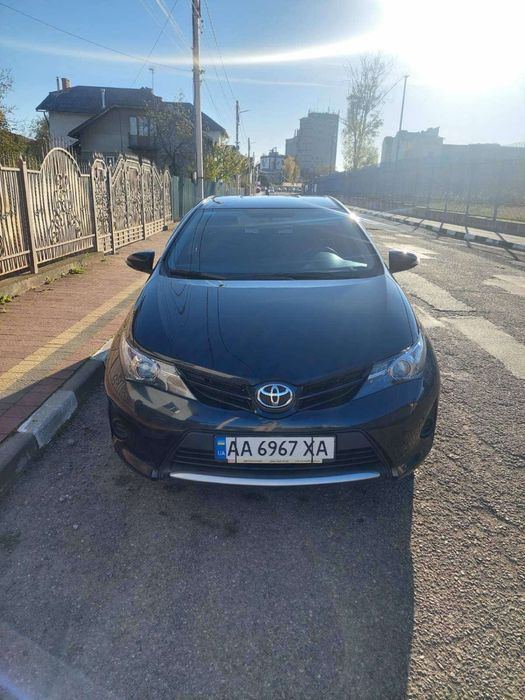 Toyota Auris 2013 року