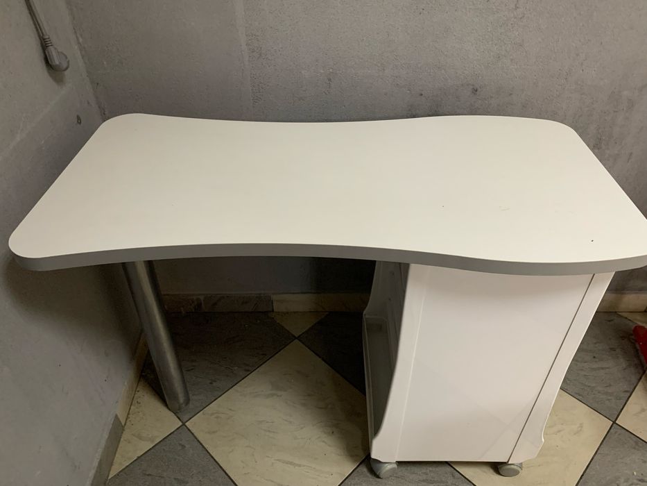 Стіл манікюрний Італія