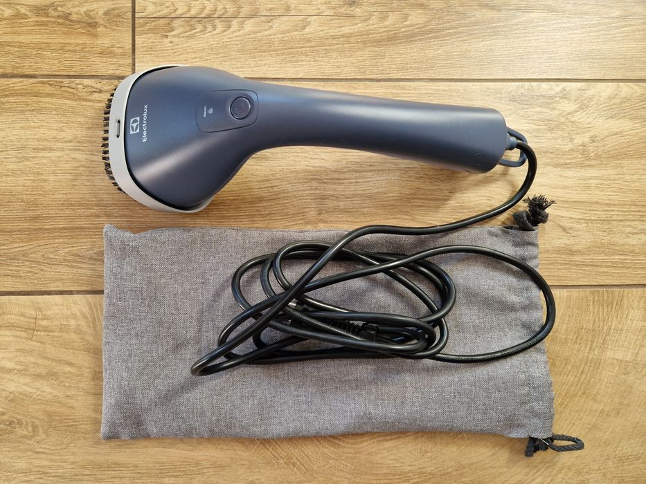 Parownica do ubrań Electrolux Refine 700