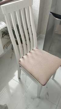 Кухонні стільці дерев'яні білого кольору (4 штуки)