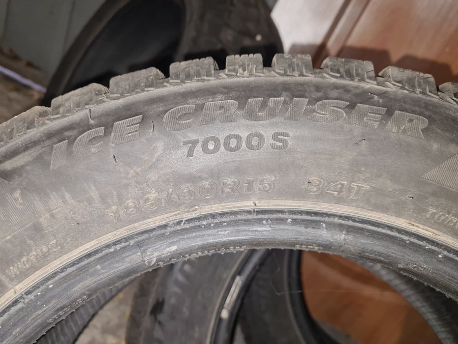 Продам зимние шины Bridgestone 185/60 R-15 бу