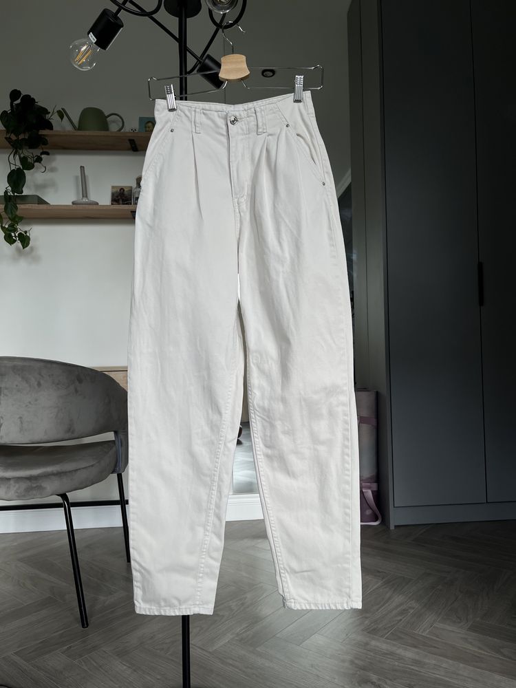 Spodnie z zakładkami jeans Mango