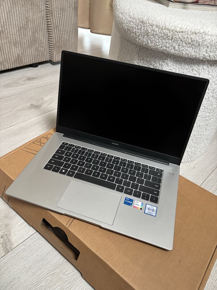 Latop huawe matebook D15 srebrny