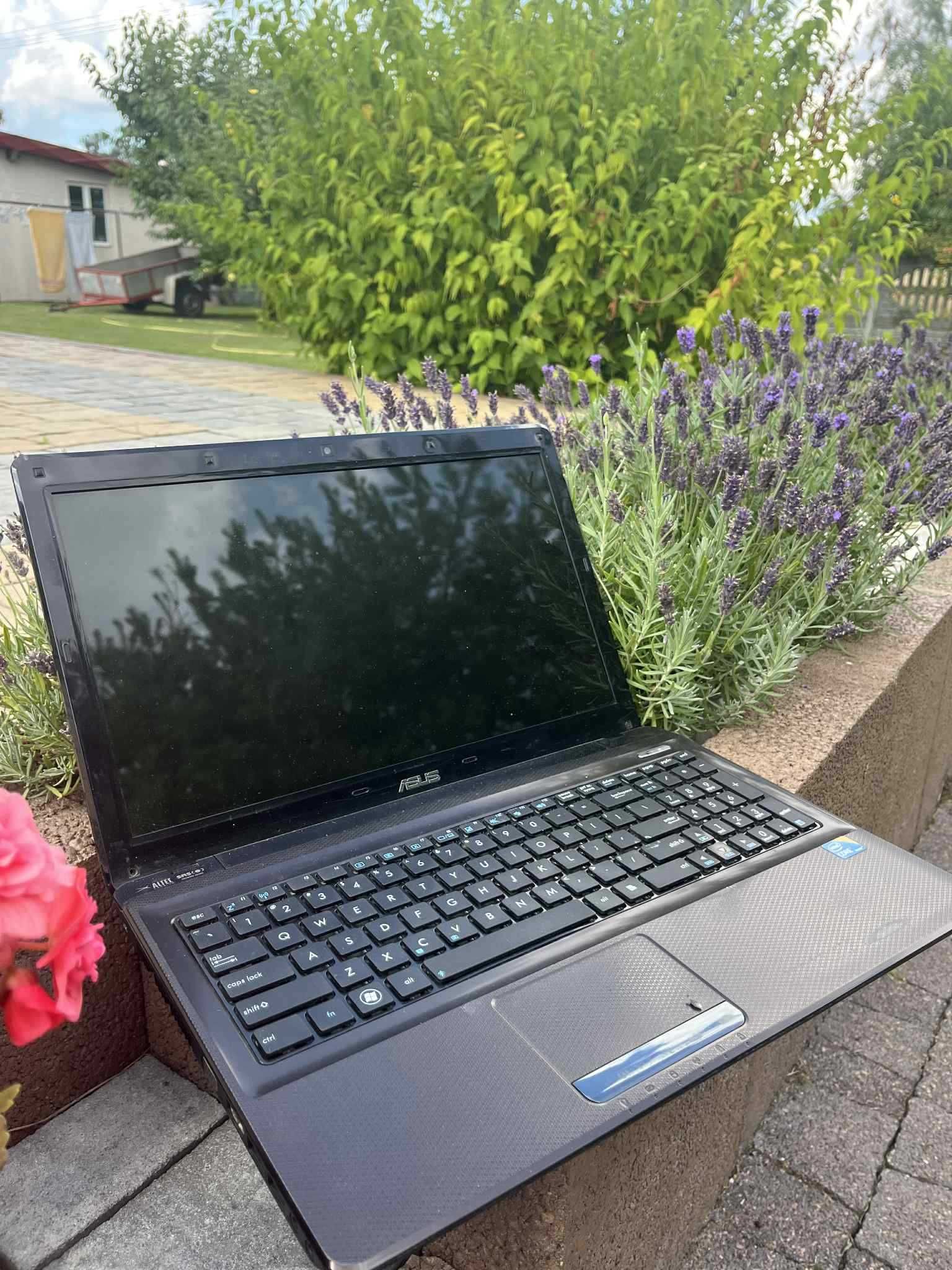 sprzedam laptopa