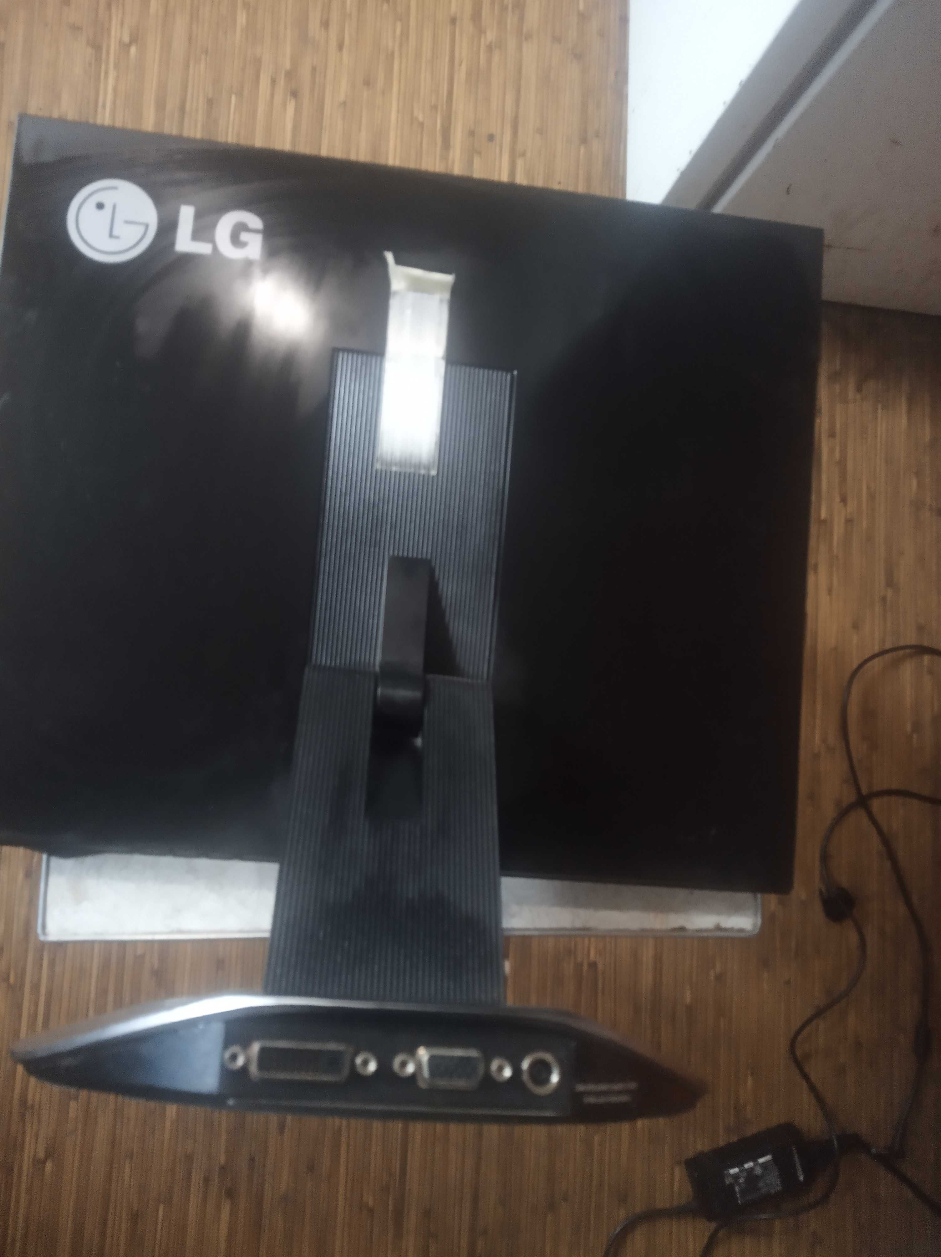 Продам 2 монитора LG Flatron