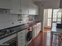 Excelente Apartamento T2 em Carnaxide