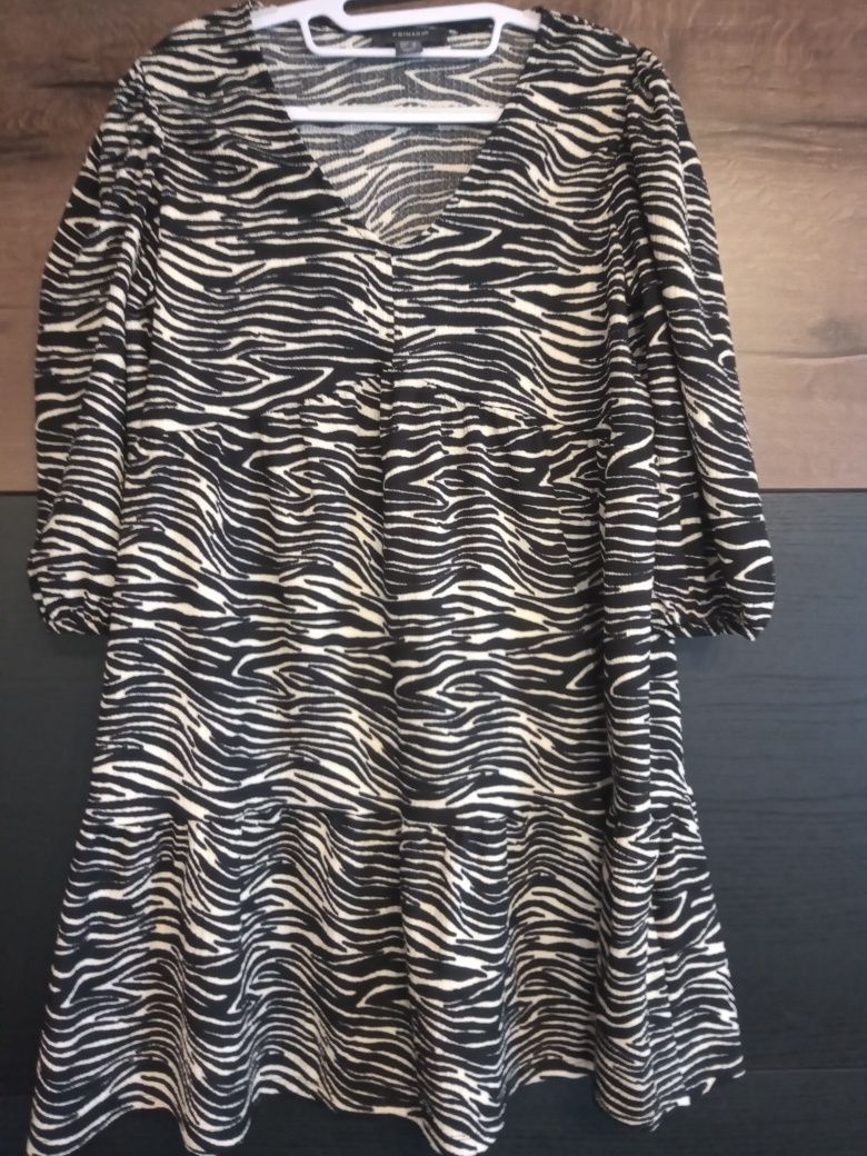 Krótka sukienka w print babydoll firmy Primark rozmiar 44