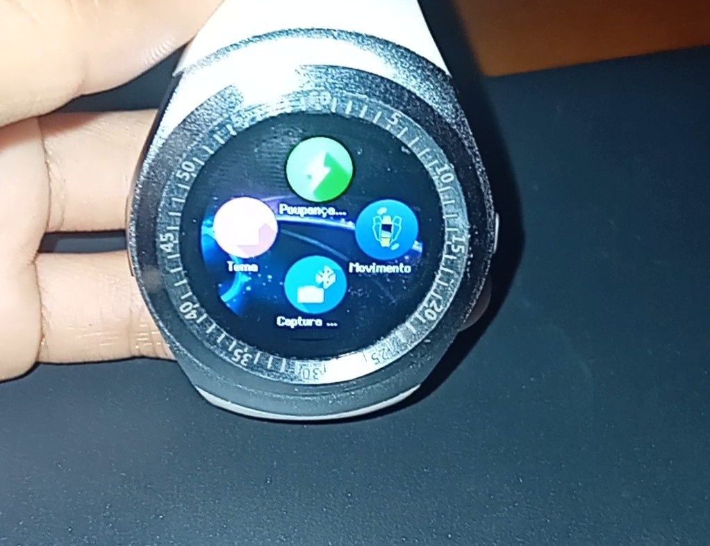 smartwatch branco em perfeito estado