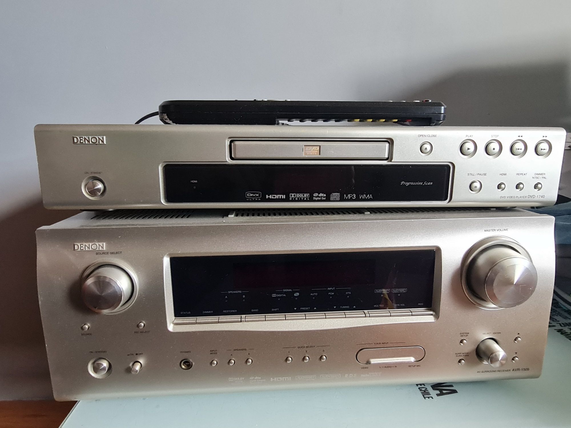 Ampituner Denon AVR-1509 + DVD-1740
AVR-1509
Amplitunery AV DENON