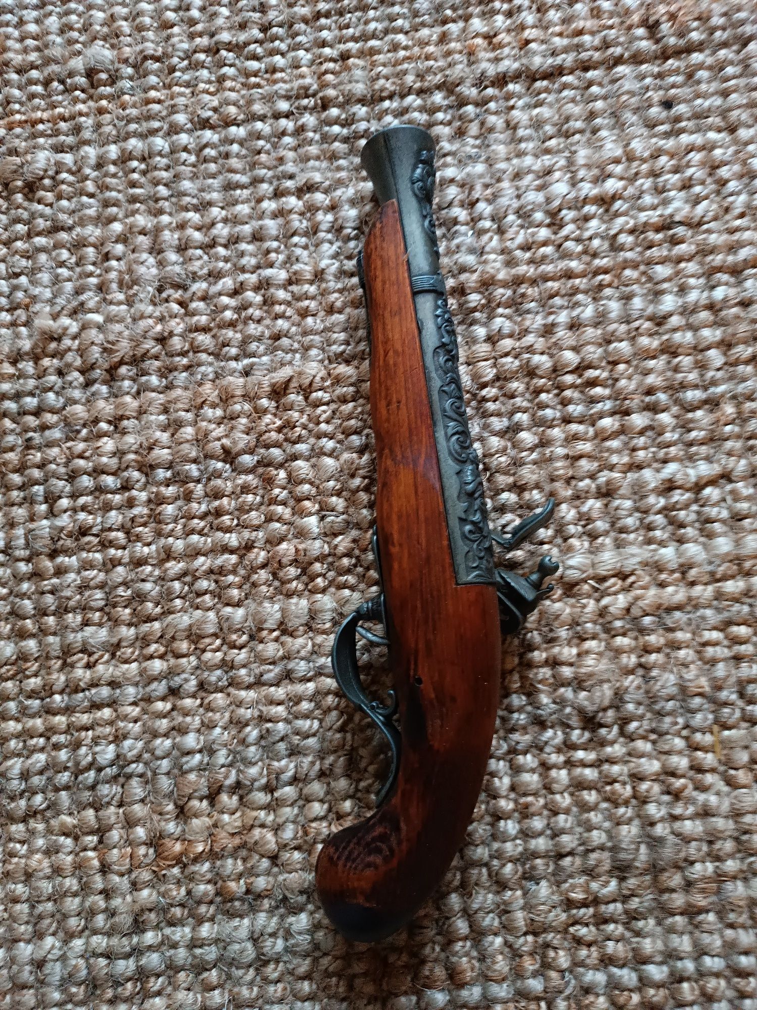 Pistola antiga madeira