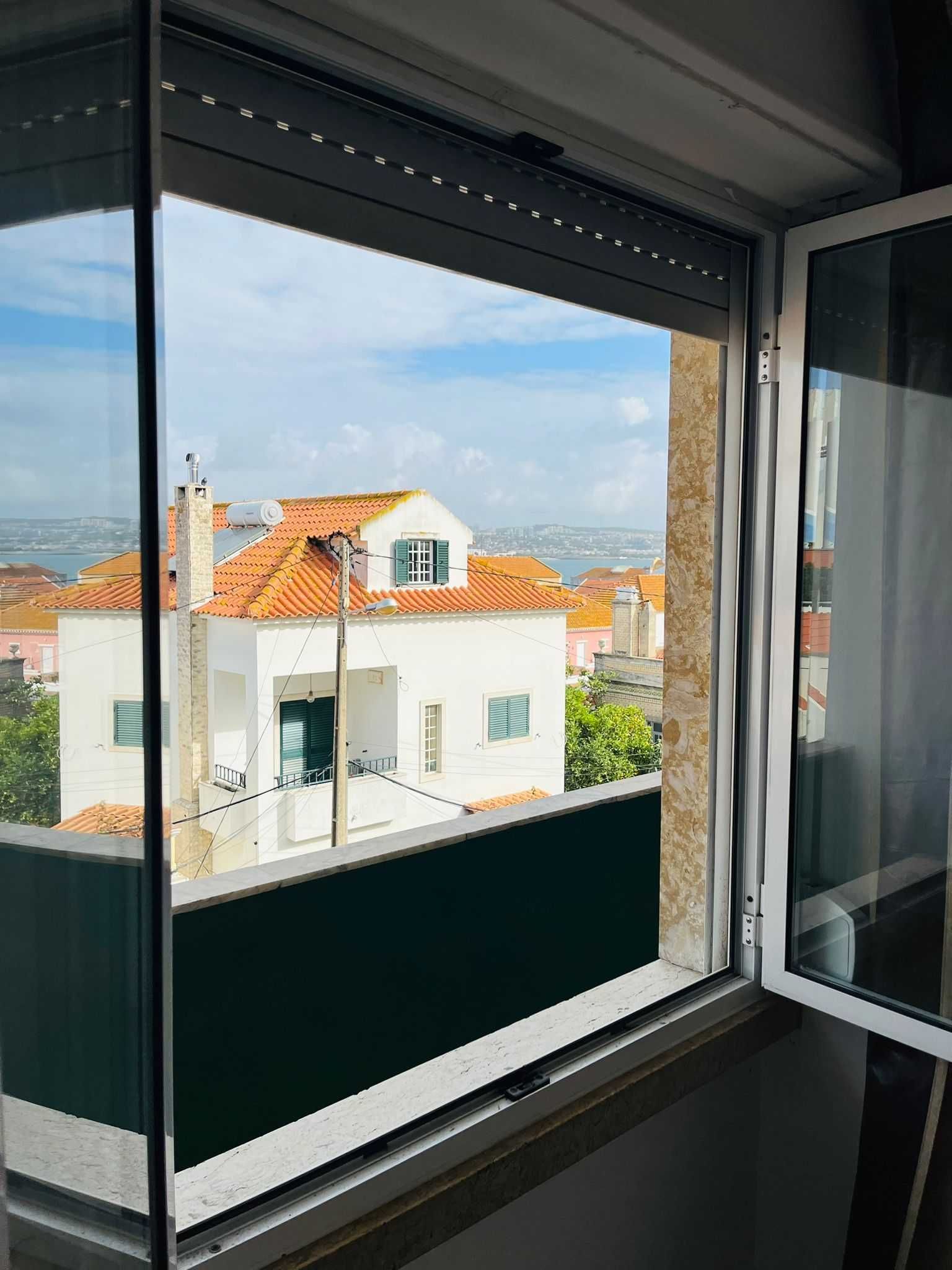 Quarto na Trafaria sem caução 7min praia