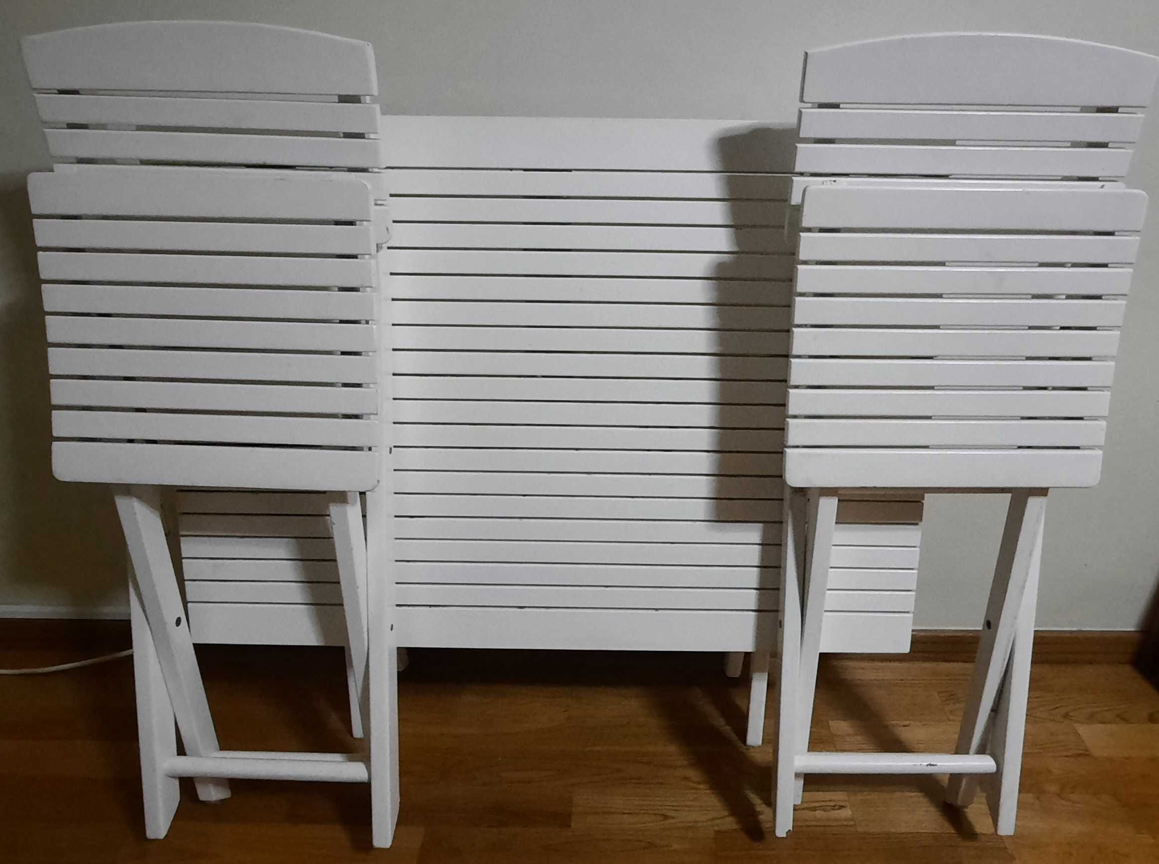 Mesa e 2 cadeiras em madeira branca