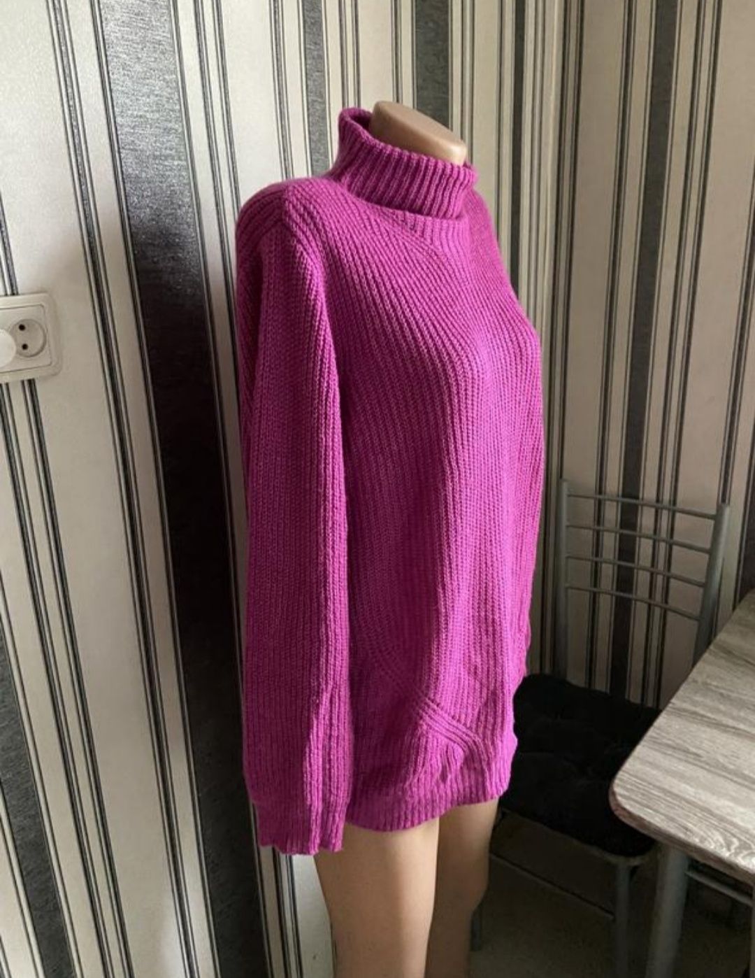 Рожевий теплий светр М