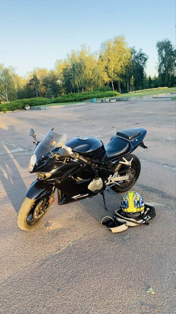 Продам Hyosung gt650r