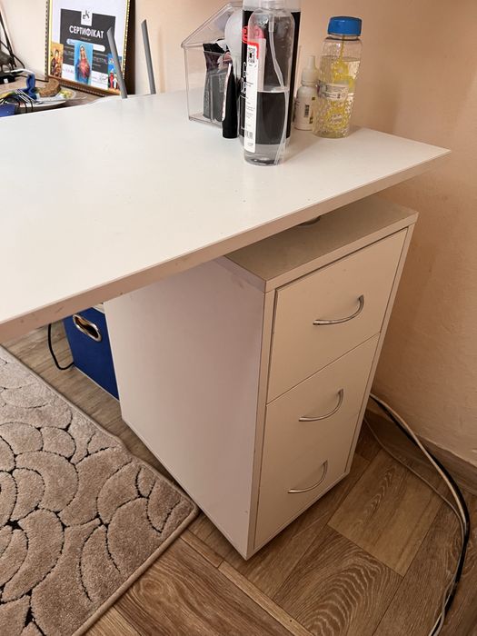 Манікюрний стіл б/у, самовивіз!