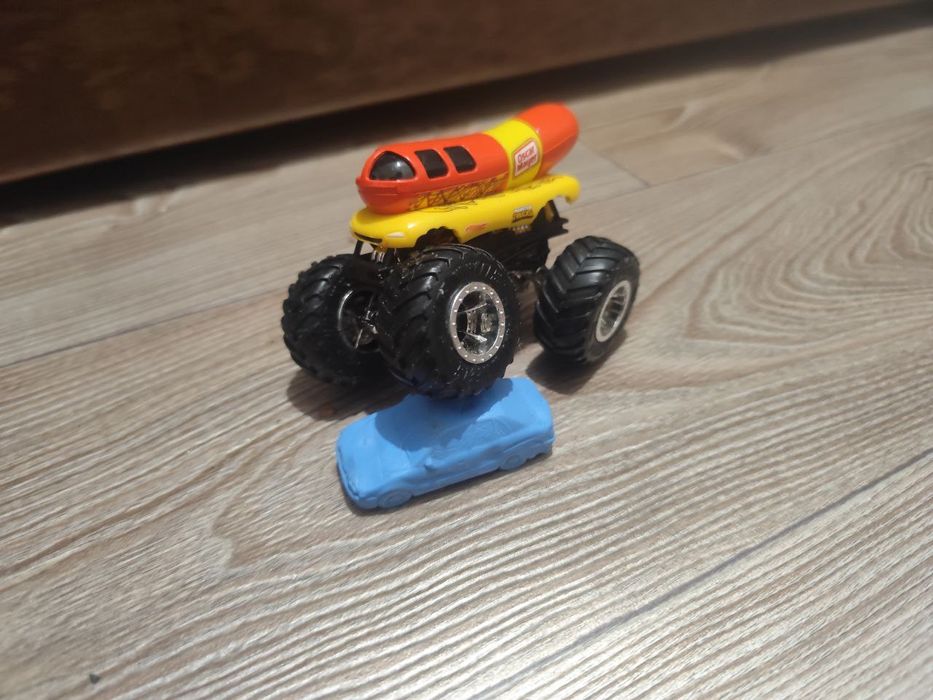 Машинка-позашляховик Hot Wheels Monster Trucks