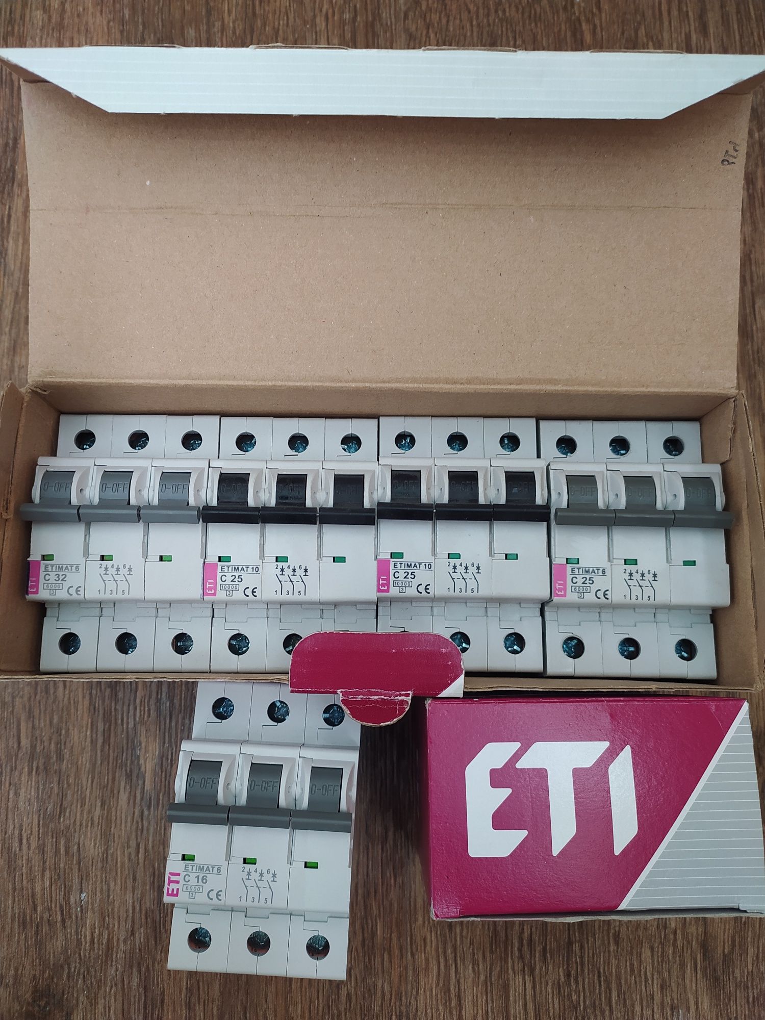 Автомати ЕТІМАТ  ;  С 40 А. С 32 А ; С 25 С 16 А. D 16 A