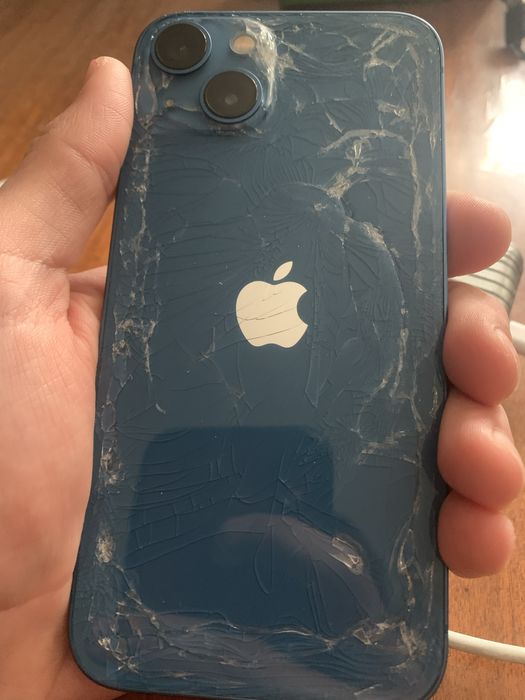 Продам айфон 13