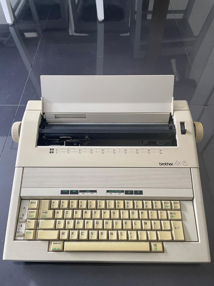 Máquina de escrever Brother