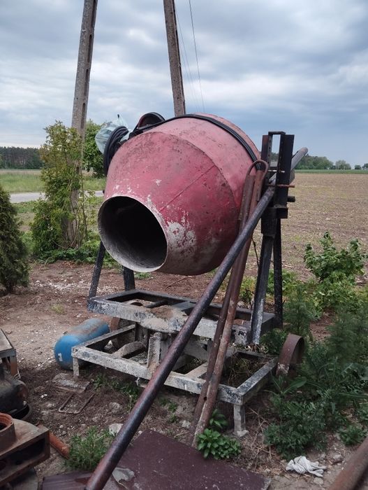 Betoniarka duża na siłe