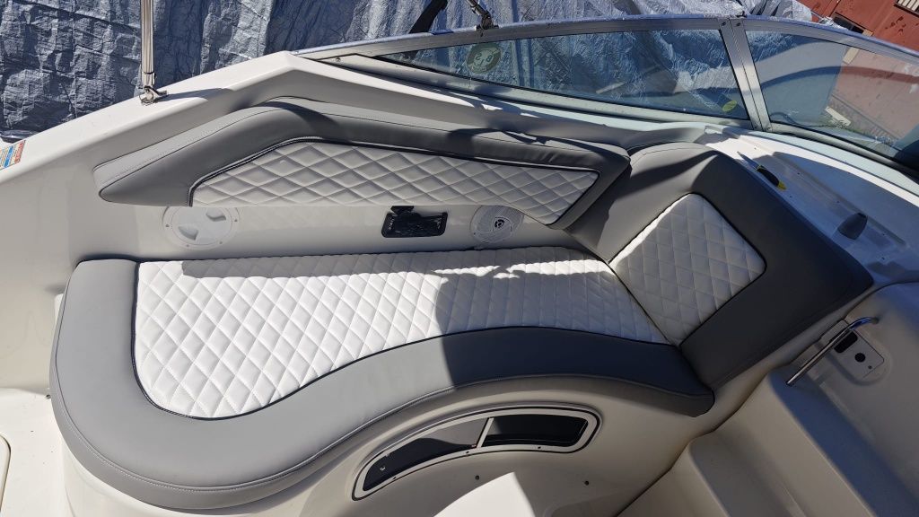 Sea Ray sundancer 270 7.4mpi Bravo Salon, leżanka.