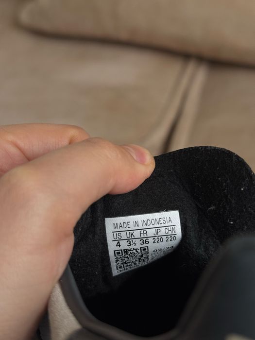 Бордові чобітки